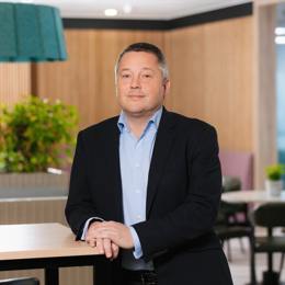 Canalys:2025年第二季度美国智能手机出货量同比增长1%